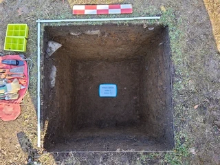 Aire zabaleko ikerketa arkeologikoak Izarraitzen: bisita polita aztarnategian