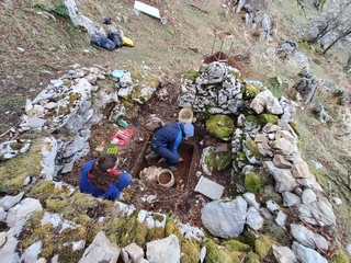 Aire zabaleko ikerketa arkeologikoak Izarraitzen: bisita polita aztarnategian