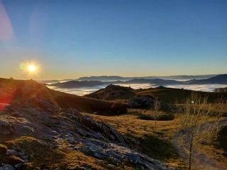Aire zabaleko ikerketa arkeologikoak Izarraitzen: gure arbasoen pausoak aztertzen