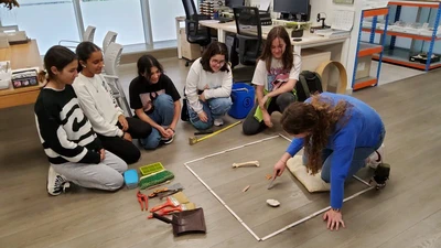 Arkeologia tailer interesgarria egin dute hainbat gaztetxok featured image