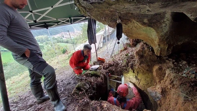 Zestoako Baio kobazuloko aztarnategi arkeologikoan estratigrafia featured image