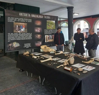 Etzi, azaroak 26 osteguna azoka Zestoako Arkeologi astean.