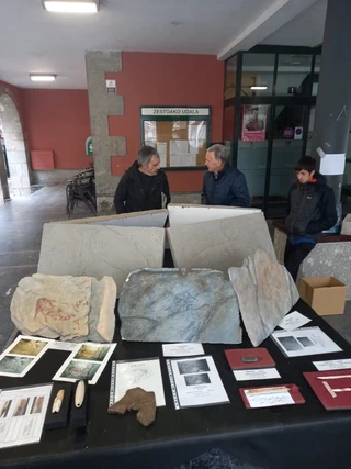 Etzi, azaroak 26 osteguna azoka Zestoako Arkeologi astean.