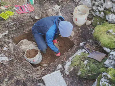 Aire zabaleko ikerketa arkeologikoak Izarraitzen: bisita polita aztarnategian